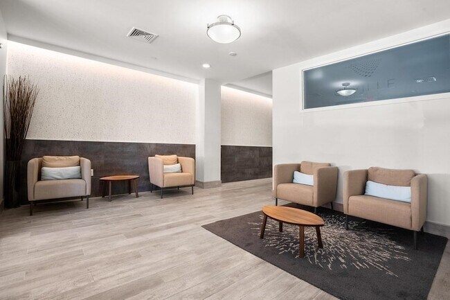 Building Photo - 248 Meridian St