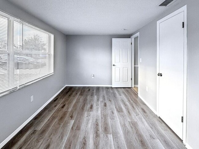 Building Photo - 8628 Velvet Dr