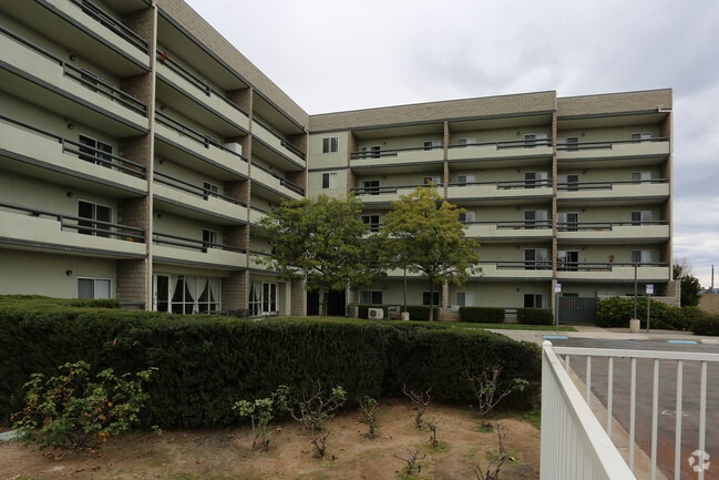 Building Photo - Silvercrest