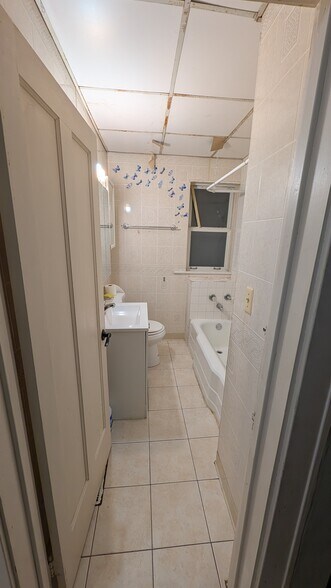 Building Photo - 4527 Tuxedo Ave
