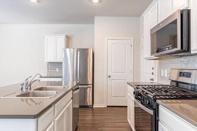 Building Photo - 6806 Prue Rd