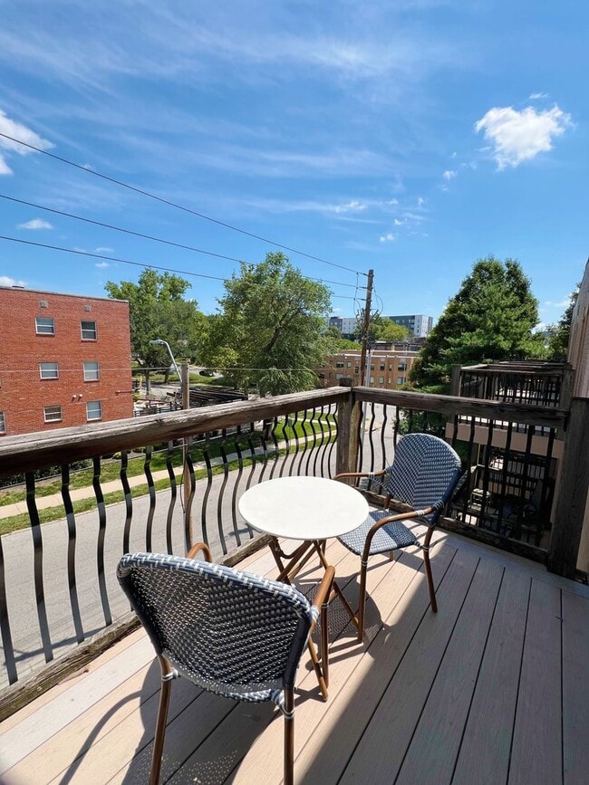 Building Photo - SEE IT NOW: Charming Updated Apartment with Private Balcony ~ $500 MOVE-IN SPECIAL!