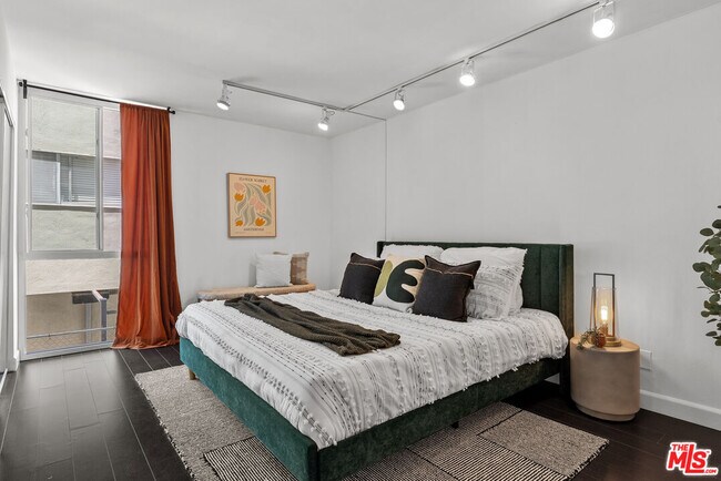 Building Photo - 1885 Veteran Ave