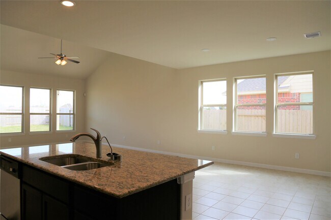Building Photo - 8139 Fairfield Mnr Wy