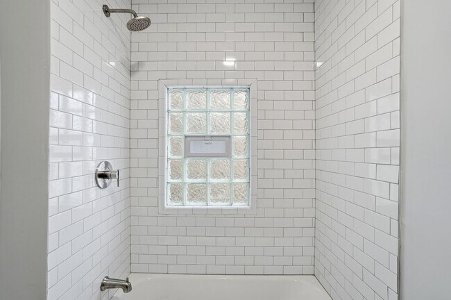 Building Photo - 44 5 Oaks Ave