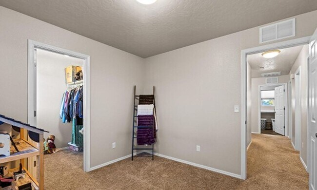 Building Photo - Beautiful Home near Meridian High School