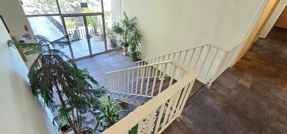 Building Photo - 7515 Van Nuys Blvd