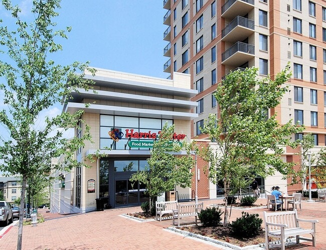 Building Photo - Luxury 2BD/2BA in The Gallery - Across from PIKE & ROSE + White Flint Metro
