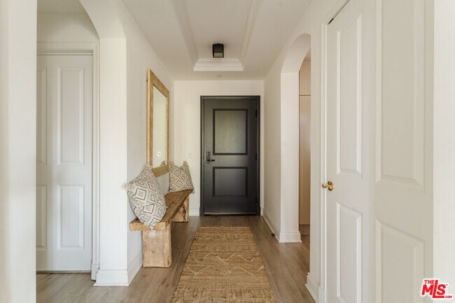 Building Photo - 11847 Gorham Ave