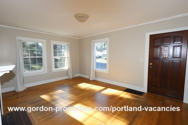Building Photo - MOVE IN SPECIAL: SE Cesar E Chavez Blvd - ...