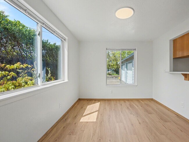 Building Photo - NAVAB02