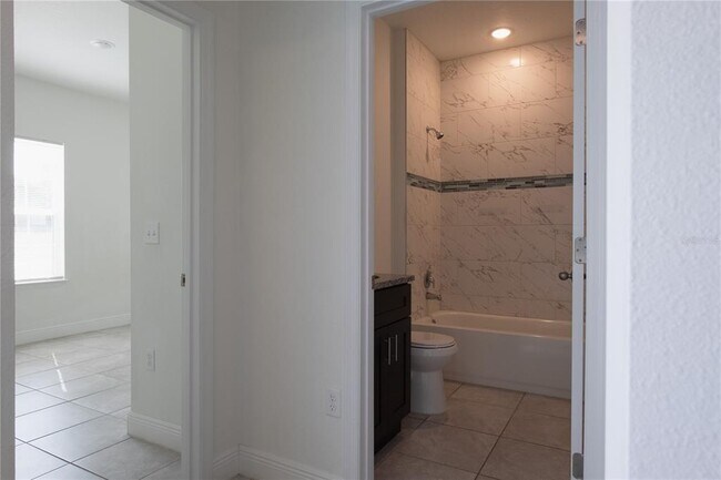 Building Photo - 422 Marion Oaks Course