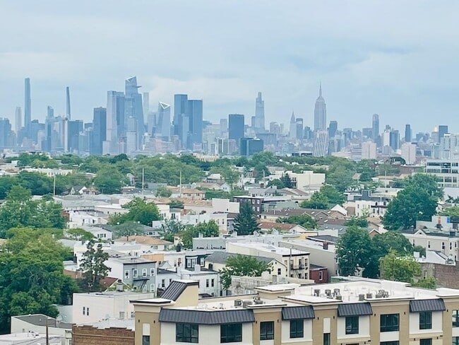Building Photo - 201 St Pauls Ave