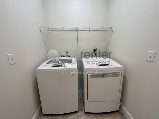 Building Photo - 2758 Waterhaven Dr