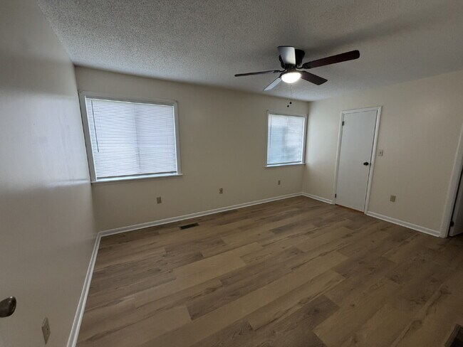 Building Photo - Townhouse for Rent