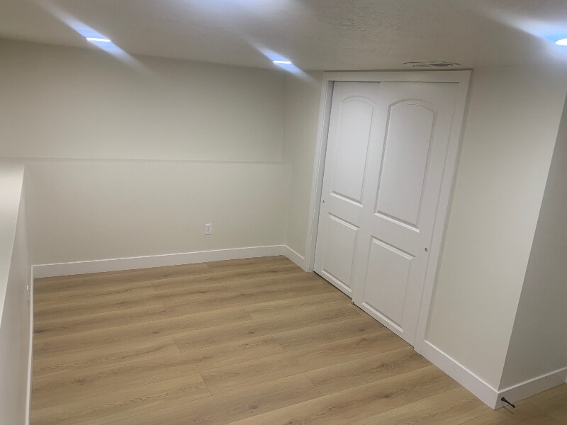 Building Photo - 375 E 800 S