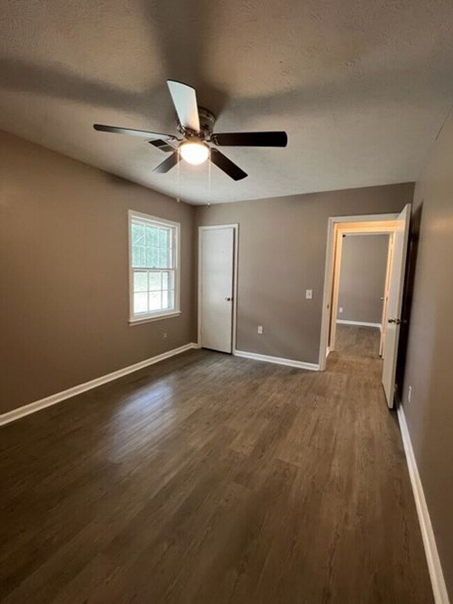 Building Photo - Newly updated 3 Bedroom/2 bath/bonus area ...