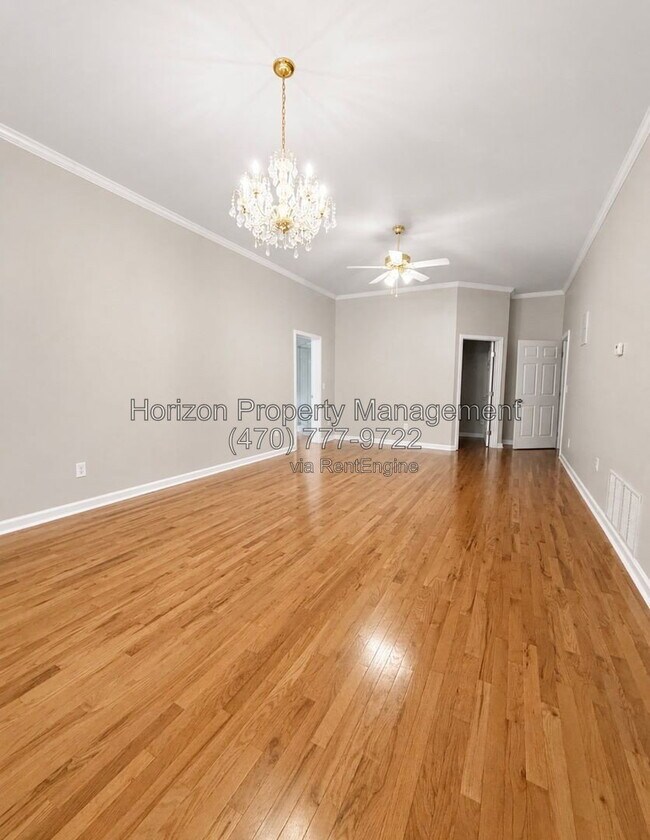 Building Photo - 3235 Bentwood Close