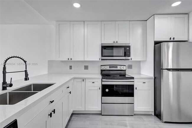 Building Photo - 3091 N Course Dr