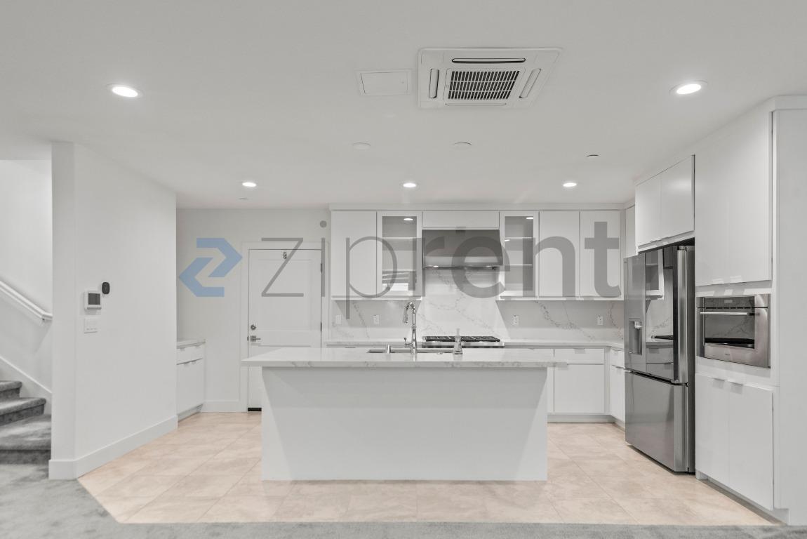 Building Photo - 1107 Lorenzini Lp