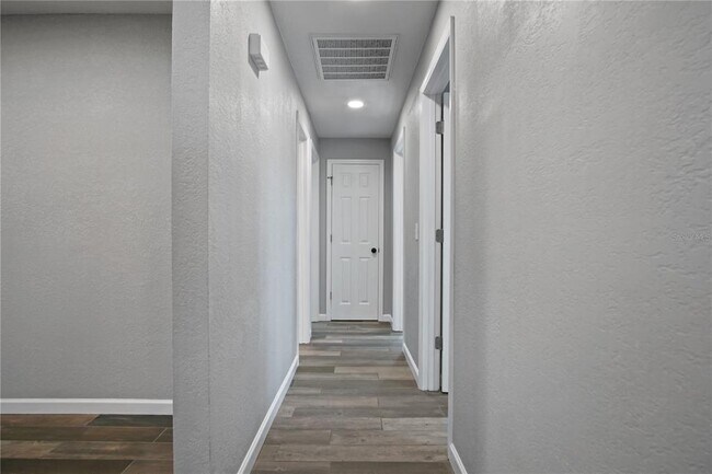 Building Photo - 213 S Bougainvillea Ave