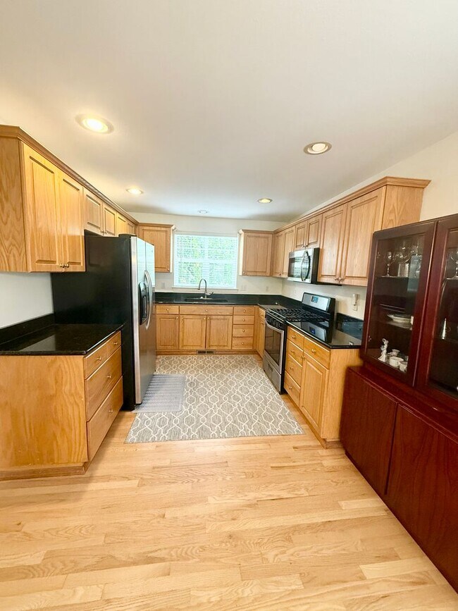 Building Photo - Must-see house in Poulsbo Forest Rock Hill...