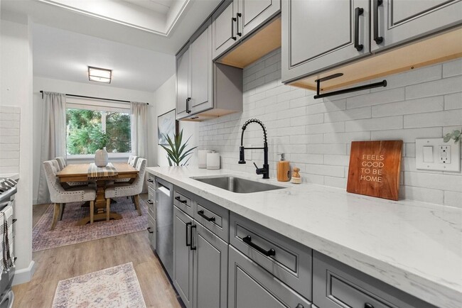 Building Photo - Modern 2BD/2BTH Condo for Lease Richmond V...