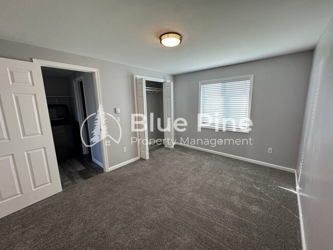 Building Photo - 2348 Stace St