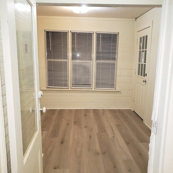 Building Photo - 908 Porter St