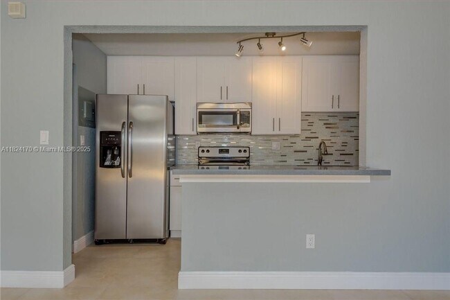 Building Photo - 4640 NW 79th Ave