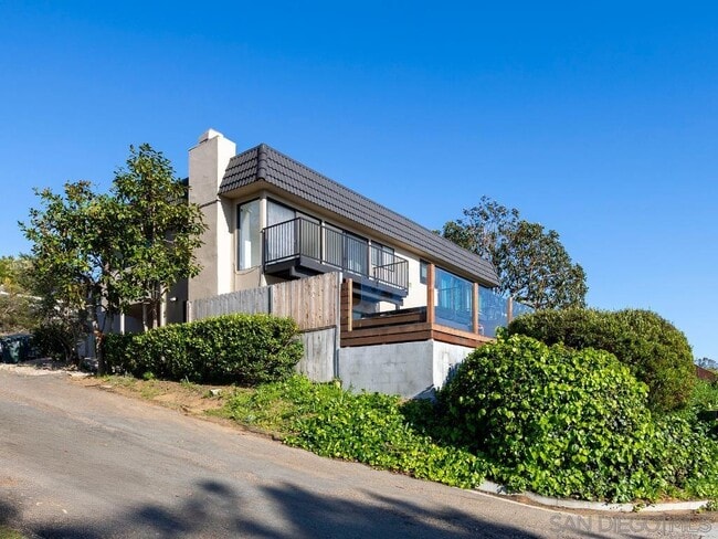 Building Photo - 721 Camino Del Mar