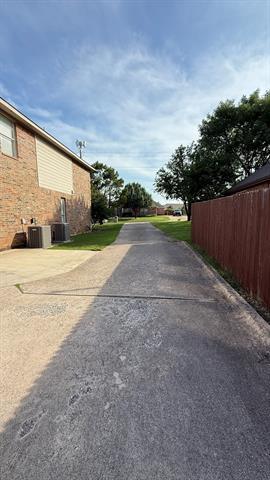 Building Photo - 519 Summertree Dr