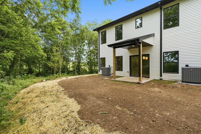 Building Photo - 2175 W Parkview Ave