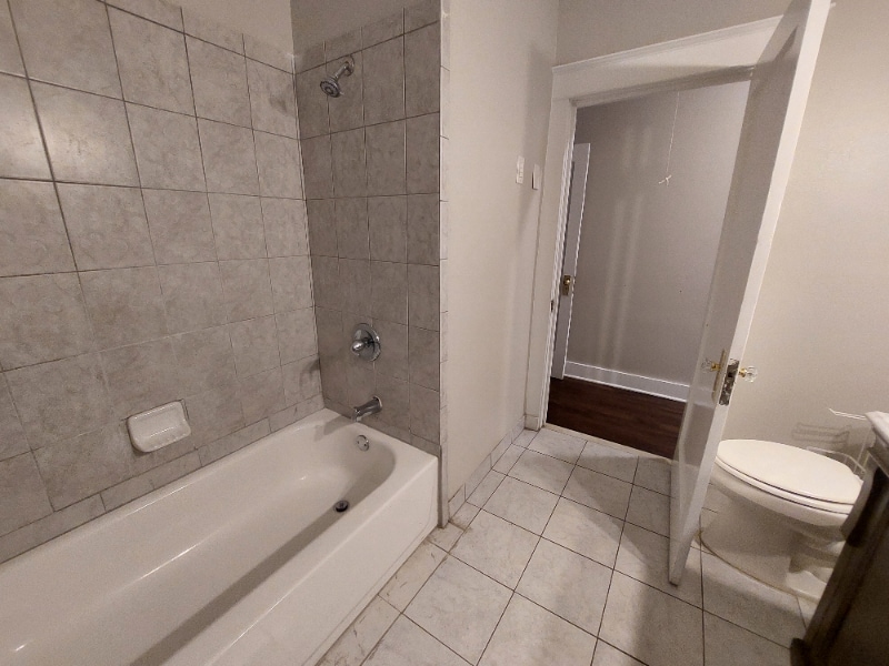 Building Photo - 2413 Painters St