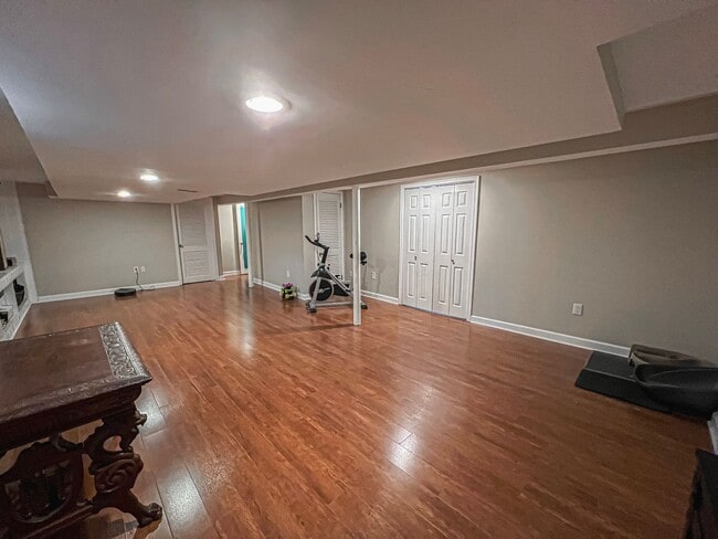 Building Photo - Sunny and Bright 4 Bedroom 3 Bath 2 Level ...