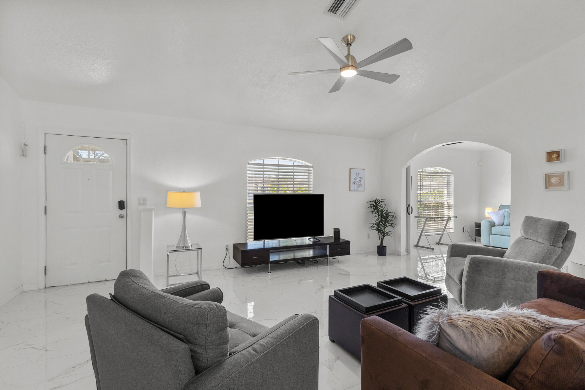 Building Photo - 3620 Candia Ave