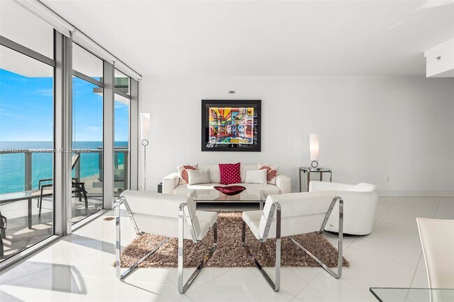 Building Photo - 3737 Collins Ave