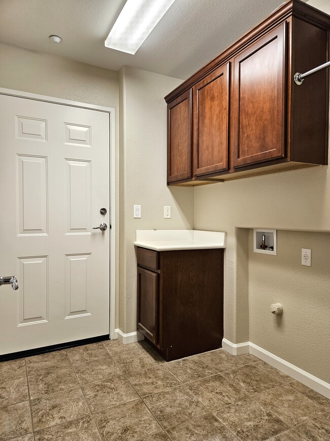 Building Photo - 143 W Saltillo Ln