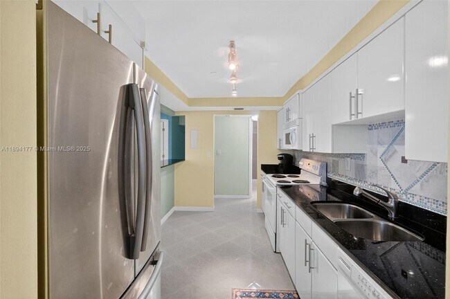 Building Photo - 2401 Collins Ave
