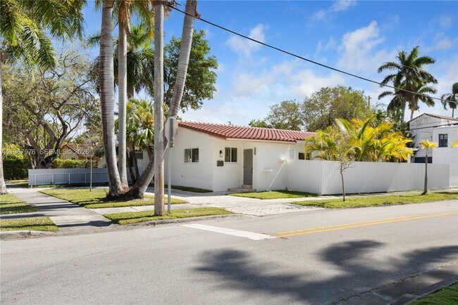 Building Photo - 1070 Tyler St