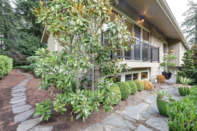 Building Photo - Welcome Home to Your Beautiful Oasis in Enatai!