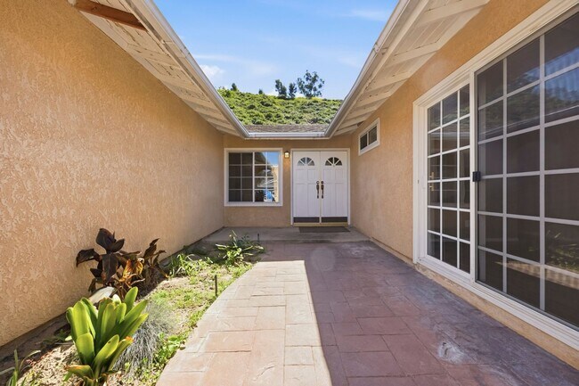 Building Photo - Spacious 4BD 2BA House With Perfect Private Backyard and Solar Panels  in Simi Valley