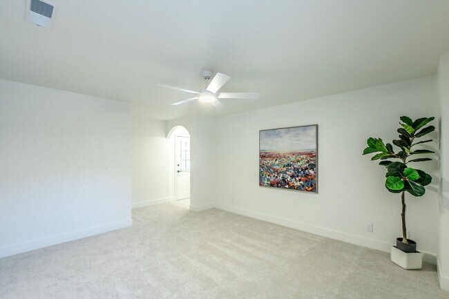 Building Photo - 5220 Lake Charles Dr