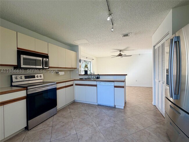 Building Photo - 12619 NW 11th Pl