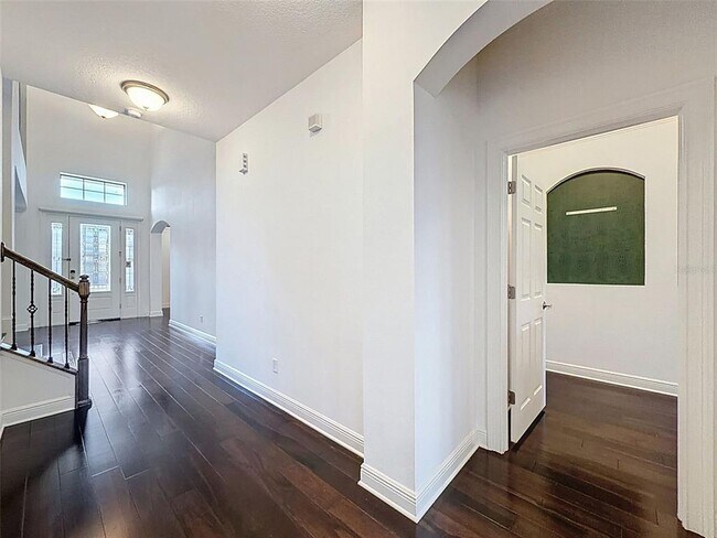 Building Photo - 10701 Laurel Vista Way