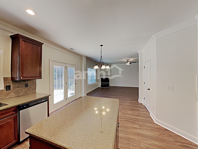 Building Photo - 446 Crestmont Ln