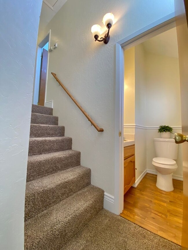 Building Photo - Two-Bedroom Townhouse in Sparks