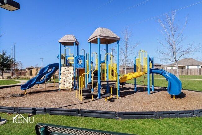 Building Photo - 1100 Wheatfield Ln