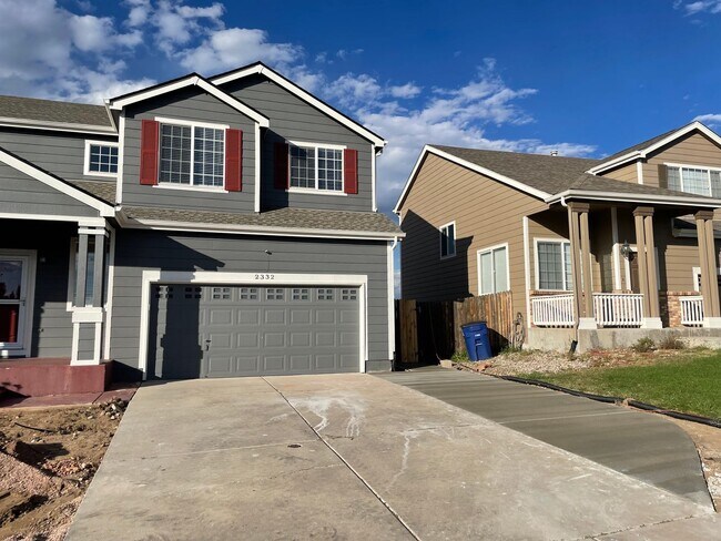 Building Photo - Renovated Home with A/C!