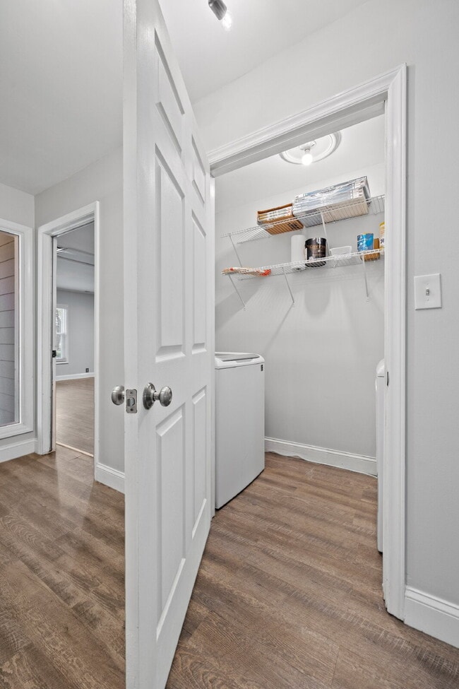 Building Photo - "Charming 4-Bedroom Haven in Charlotte's Heart with Spacious 2271 sq ft Living!"